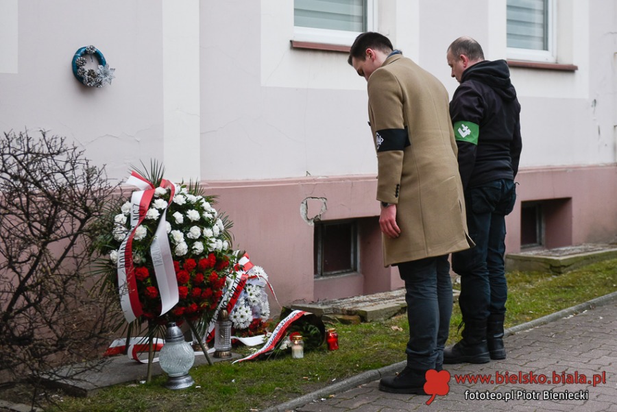 Narodowcy przeszli ulicami miasta. Na koniec był hymn i pirotechnika ZDJĘCIA