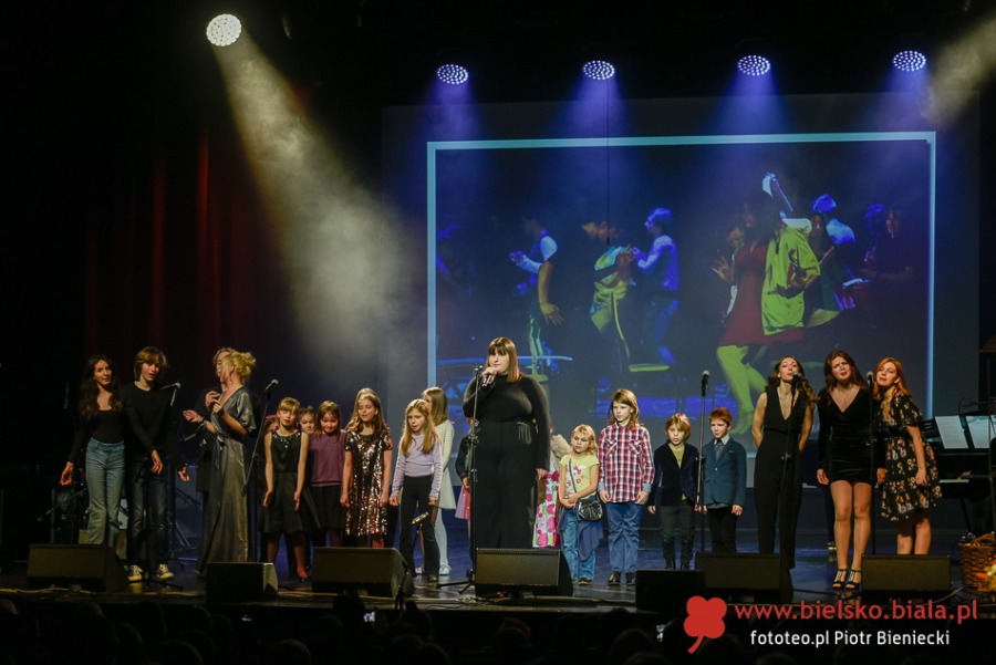 Wielki jubileusz kuźni talentów. Wzruszające występy i piękna scenografia