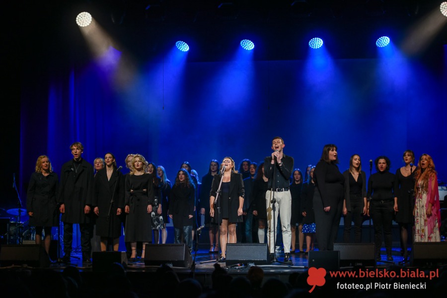 Wielki jubileusz kuźni talentów. Wzruszające występy i piękna scenografia