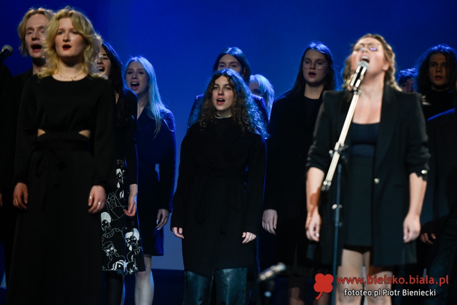 Wielki jubileusz kuźni talentów. Wzruszające występy i piękna scenografia