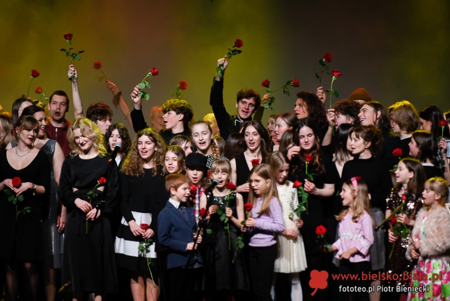 Wielki jubileusz kuźni talentów. Wzruszające występy i piękna scenografia