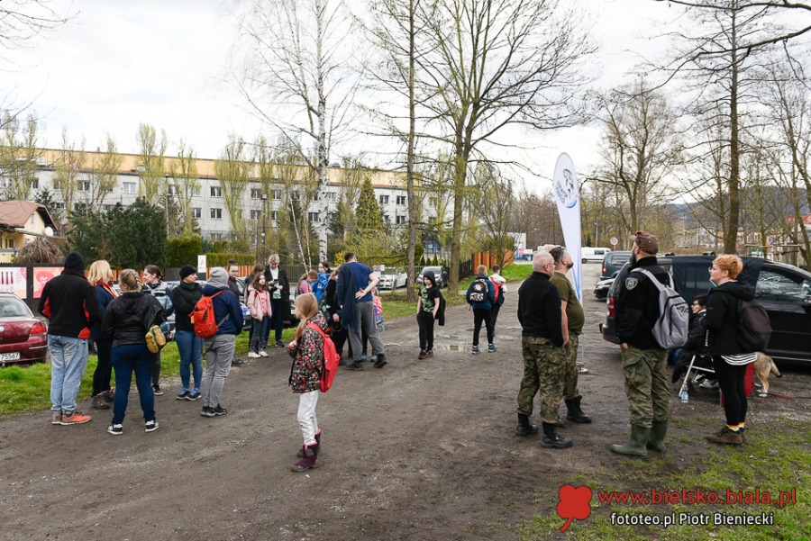 W czynie społecznym zebrali ponad tonę śmieci. Z rzeki wyciągano różne „skarby”