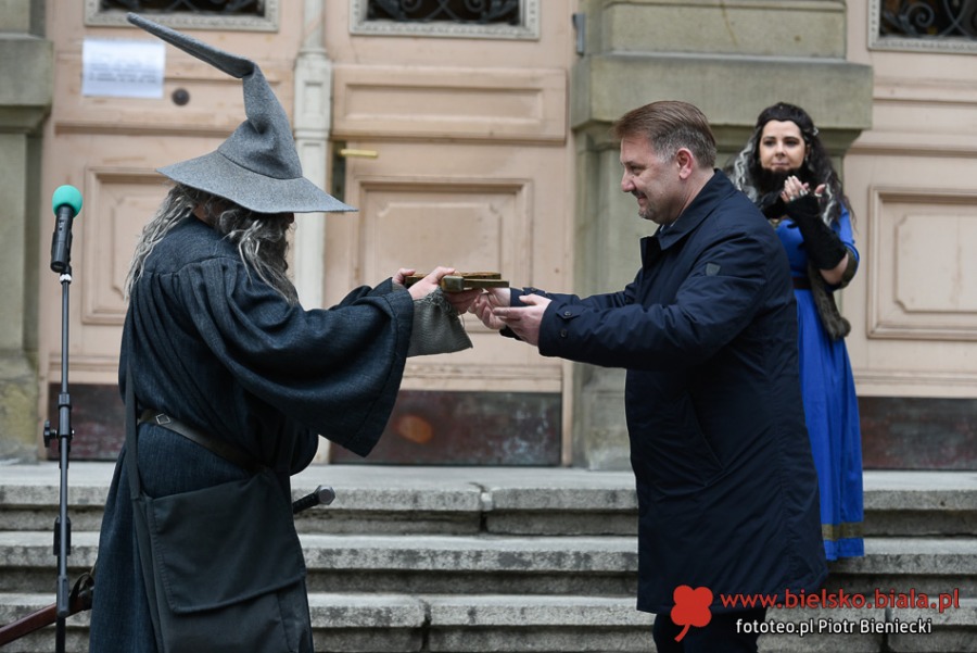 Turnieje walk, średniowieczna kuchnia i dmuchańce. Tu nikt się nie nudził