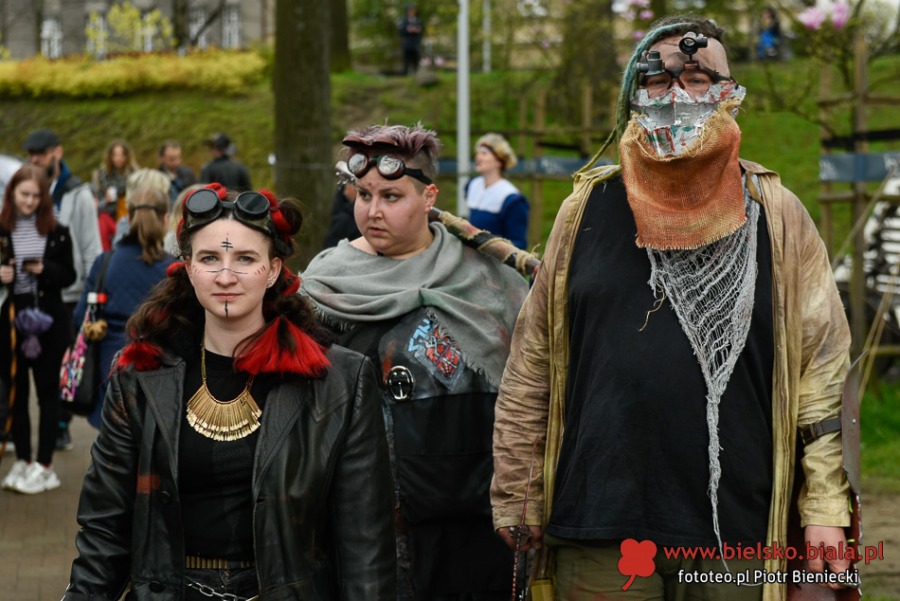 Turnieje walk, średniowieczna kuchnia i dmuchańce. Tu nikt się nie nudził