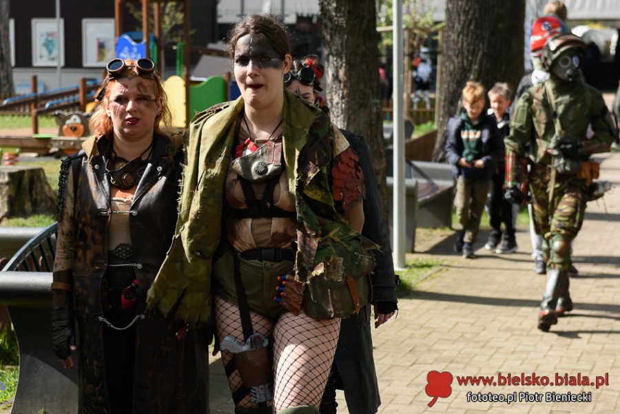 Turnieje walk, średniowieczna kuchnia i dmuchańce. Tu nikt się nie nudził