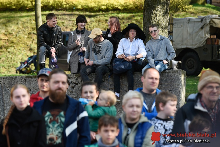 Turnieje walk, średniowieczna kuchnia i dmuchańce. Tu nikt się nie nudził