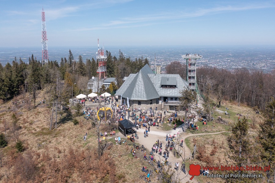 Takich tłumów nie pamiętają najstarsi górale. Na górze oscypki i wyśmienity żur