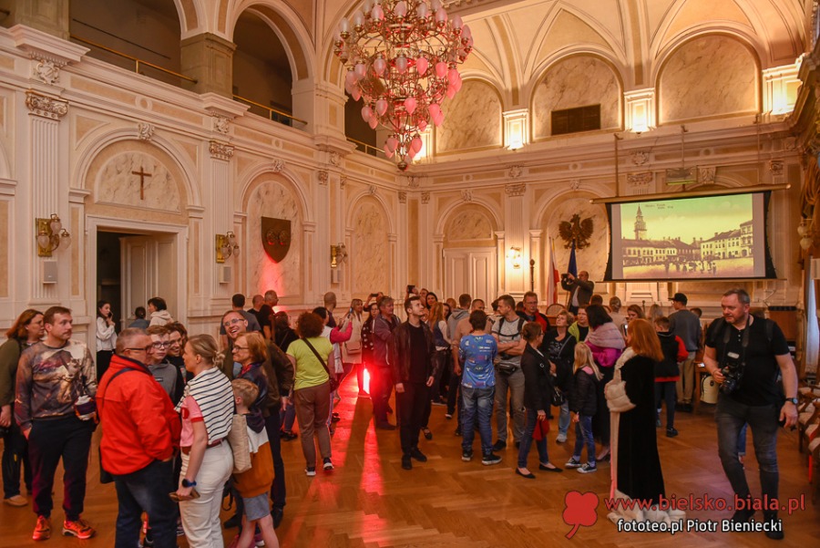 Jedyna taka noc w roku. Gra miejska, archiwalne filmy i warsztaty - foto