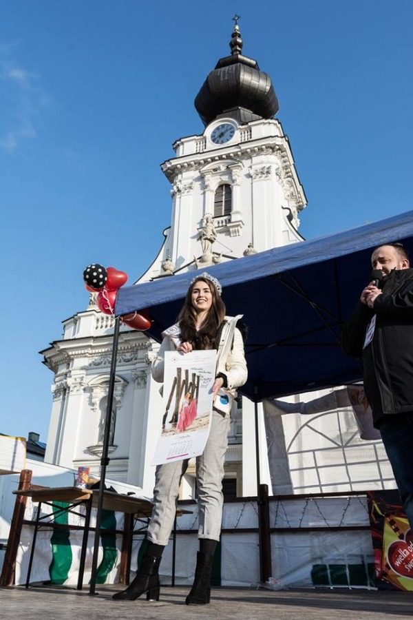 Kalendarze z pięknymi kobietami idą jak woda