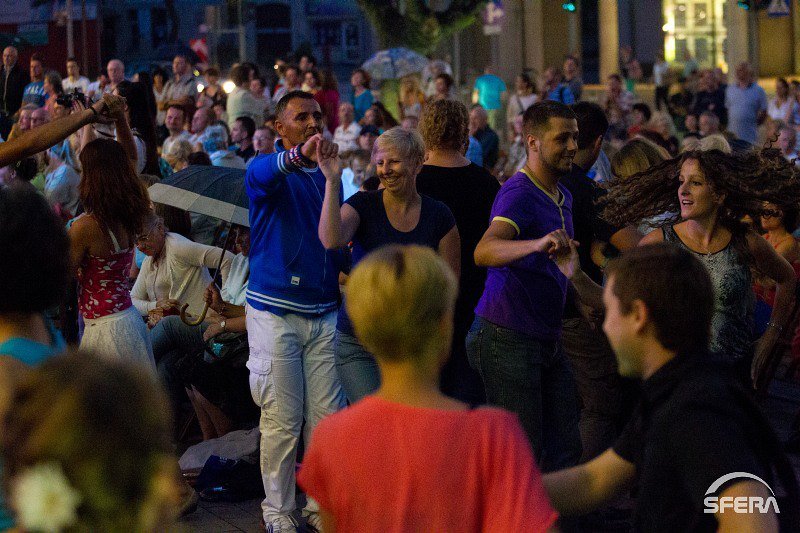 Namiętna salsa przed Sferą