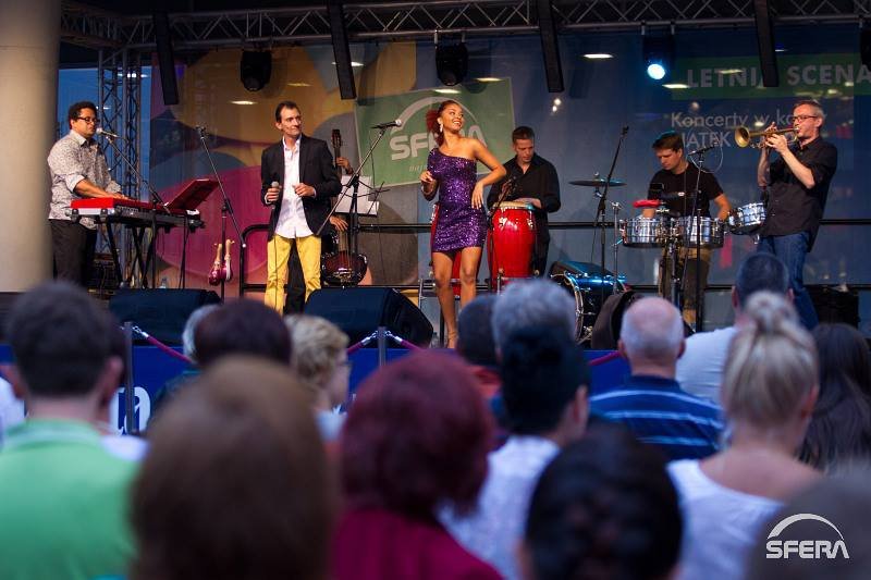 Namiętna salsa przed Sferą